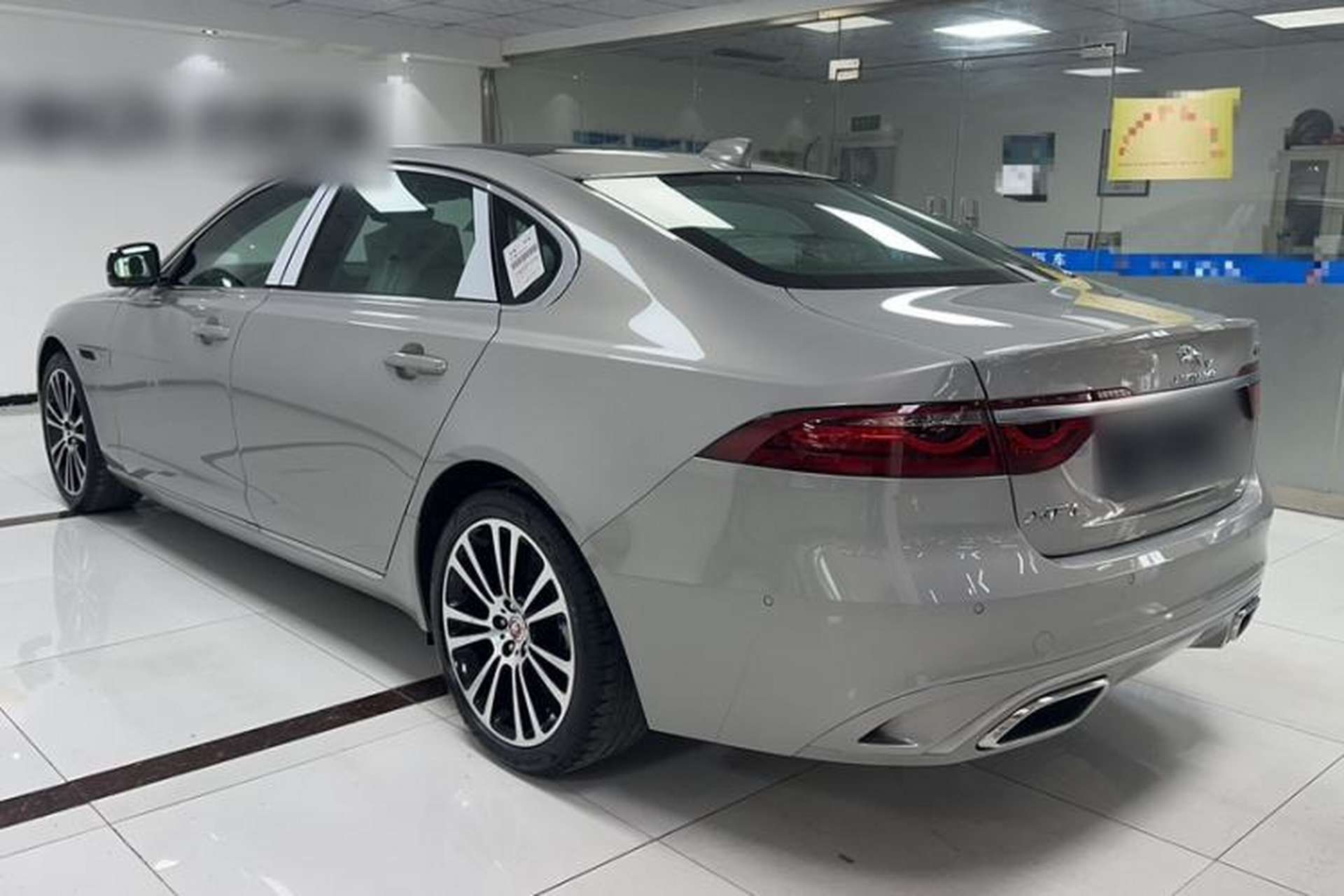 Used Jaguar XFL 2025 Model—2.0T P250, Two-Wheel Drive, Premium Luxury Edition Exterior 3