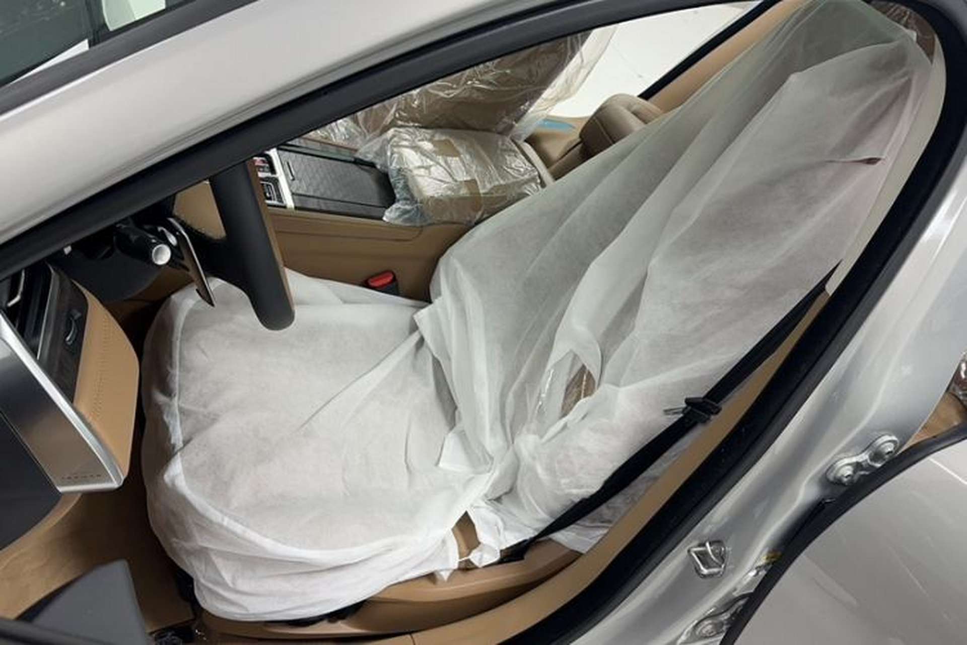 Used Jaguar XFL 2025 Model—2.0T P250, Two-Wheel Drive, Premium Luxury Edition Left Front Seat