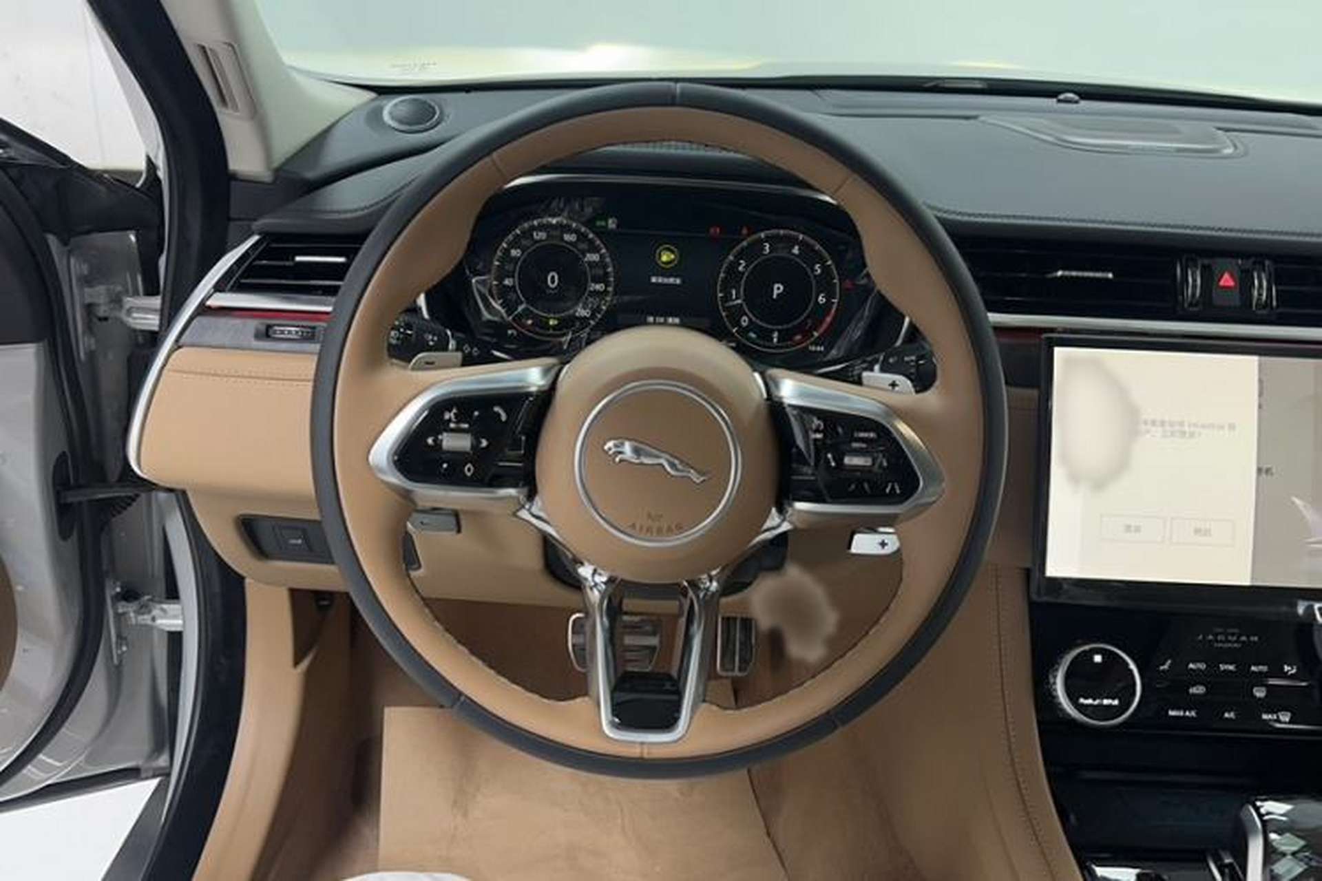 Used Jaguar XFL 2025 Model—2.0T P250, Two-Wheel Drive, Premium Luxury Edition Steering Wheel
