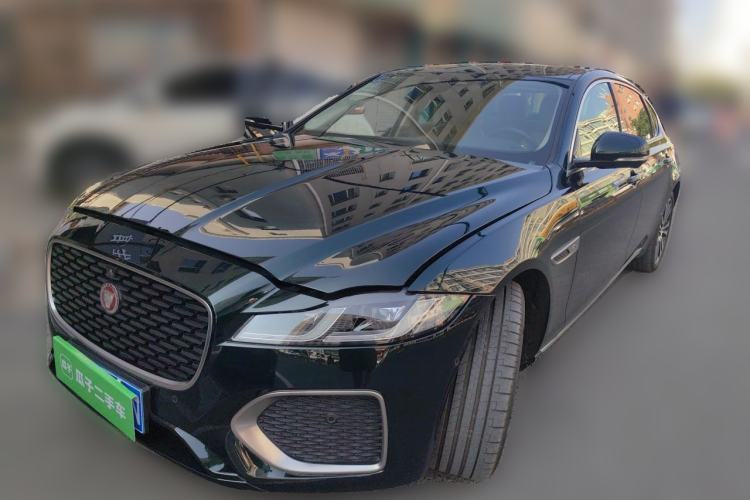 Jaguar XFL 2025 Model—2.0T P250, Two-Wheel Drive, Premium Luxury Edition