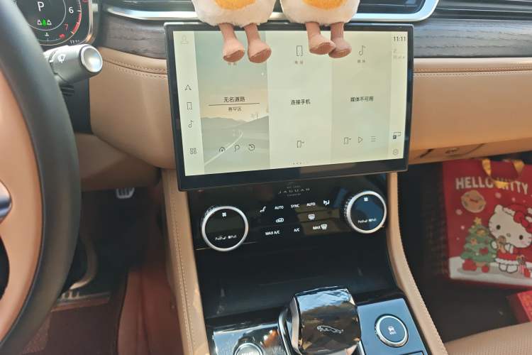 Used Jaguar XFL 2025 Model—2.0T P250, Two-Wheel Drive, Premium Luxury Edition Audio And AC Panel