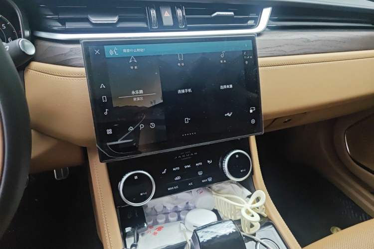 Used Jaguar XFL 2025 Model—2.0T P250, Two-Wheel Drive, Premium Luxury Edition Audio And AC Panel