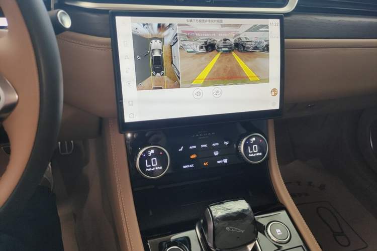 Used Jaguar XFL 2025 Model—2.0T P250, Two-Wheel Drive, Premium Luxury Edition Audio And AC Panel