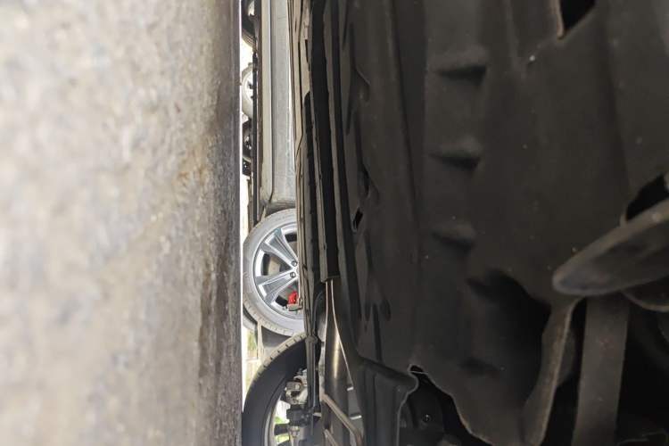Used Jaguar XFL 2025 Model—2.0T P250, Two-Wheel Drive, Premium Luxury Edition Chassis Rear Left
