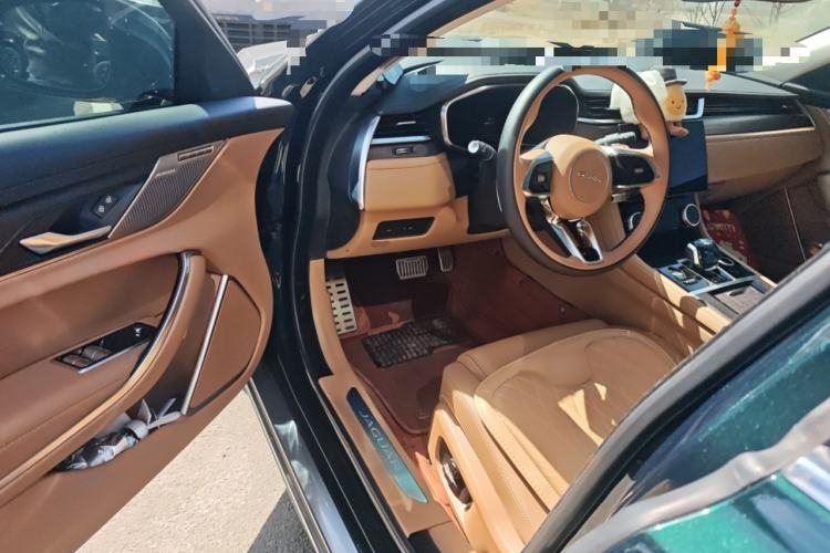 Used Jaguar XFL 2025 Model—2.0T P250, Two-Wheel Drive, Premium Luxury Edition Driver Seat