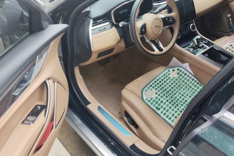 Used Jaguar XFL 2025 Model—2.0T P250, Two-Wheel Drive, Premium Luxury Edition Driver Seat