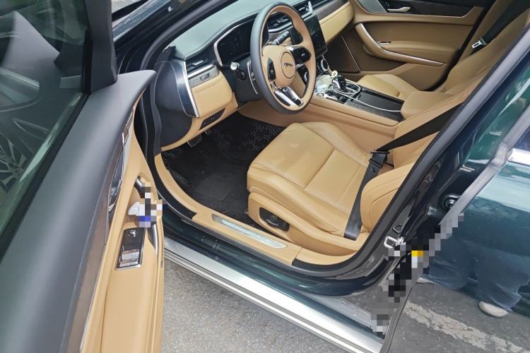 Used Jaguar XFL 2025 Model—2.0T P250, Two-Wheel Drive, Premium Luxury Edition Driver Seat