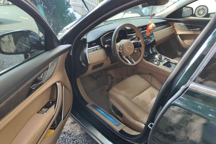 Used Jaguar XFL 2025 Model—2.0T P250, Two-Wheel Drive, Premium Luxury Edition Driver Seat