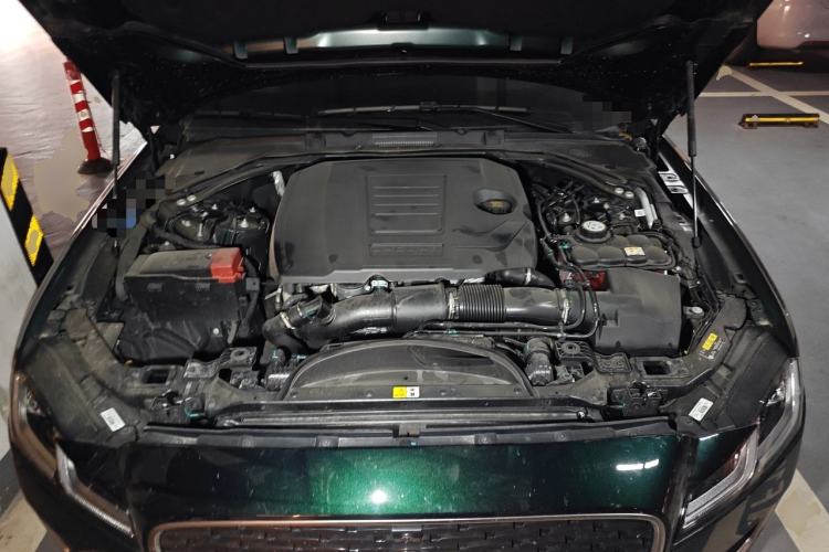 Used Jaguar XFL 2025 Model—2.0T P250, Two-Wheel Drive, Premium Luxury Edition Engine Bay