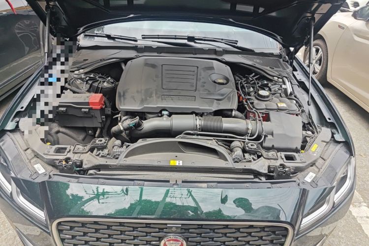 Used Jaguar XFL 2025 Model—2.0T P250, Two-Wheel Drive, Premium Luxury Edition Engine Bay