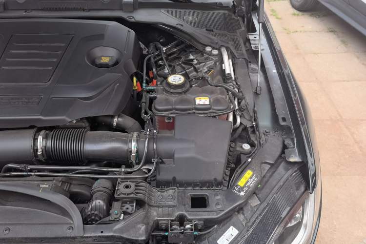 Used Jaguar XFL 2025 Model—2.0T P250, Two-Wheel Drive, Premium Luxury Edition Engine Bay Left