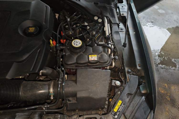 Used Jaguar XFL 2025 Model—2.0T P250, Two-Wheel Drive, Premium Luxury Edition Engine Bay Left