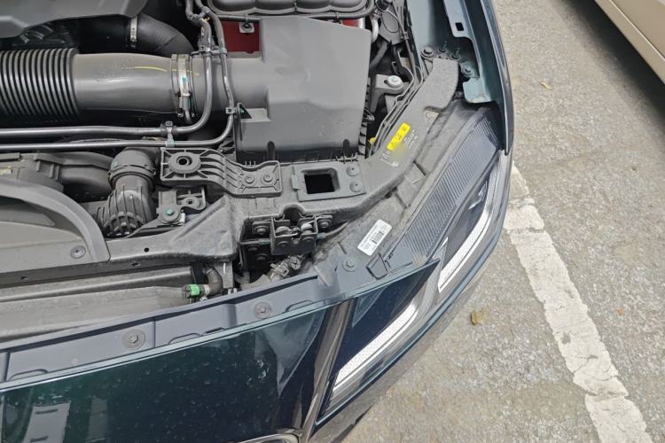 Used Jaguar XFL 2025 Model—2.0T P250, Two-Wheel Drive, Premium Luxury Edition Engine Bay Left