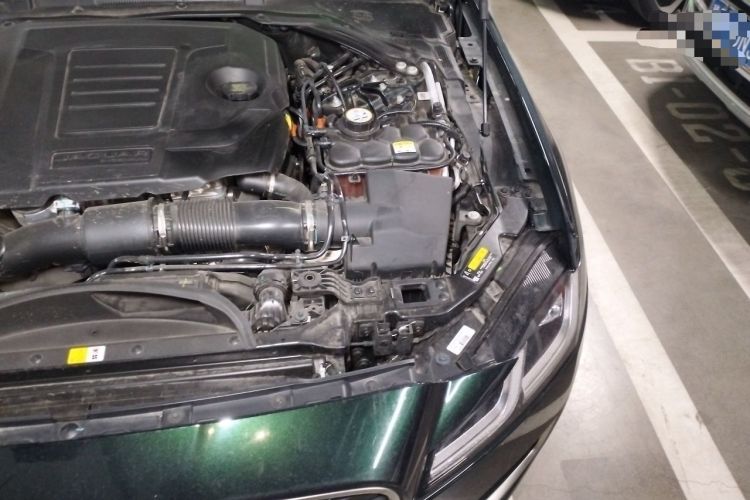 Used Jaguar XFL 2025 Model—2.0T P250, Two-Wheel Drive, Premium Luxury Edition Engine Bay Left