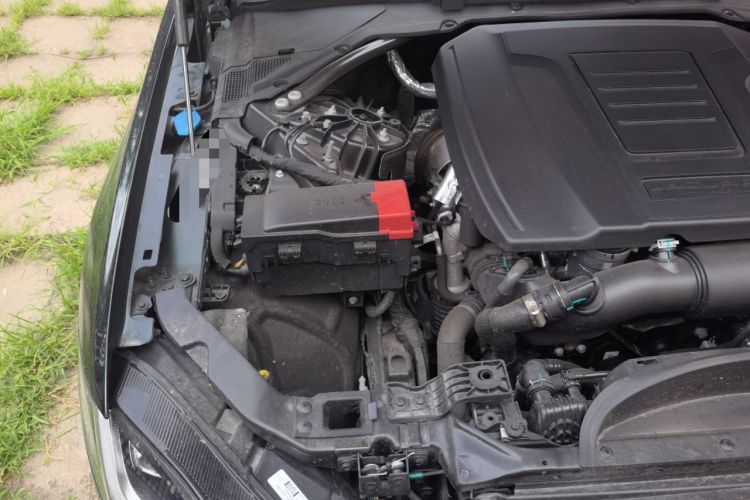 Used Jaguar XFL 2025 Model—2.0T P250, Two-Wheel Drive, Premium Luxury Edition Engine Bay Right