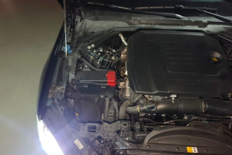 Used Jaguar XFL 2025 Model—2.0T P250, Two-Wheel Drive, Premium Luxury Edition Engine Bay Right