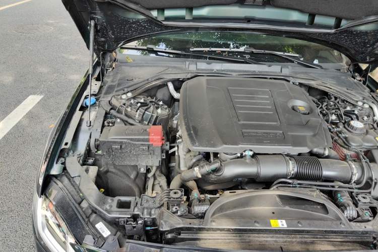 Used Jaguar XFL 2025 Model—2.0T P250, Two-Wheel Drive, Premium Luxury Edition Engine Bay Right