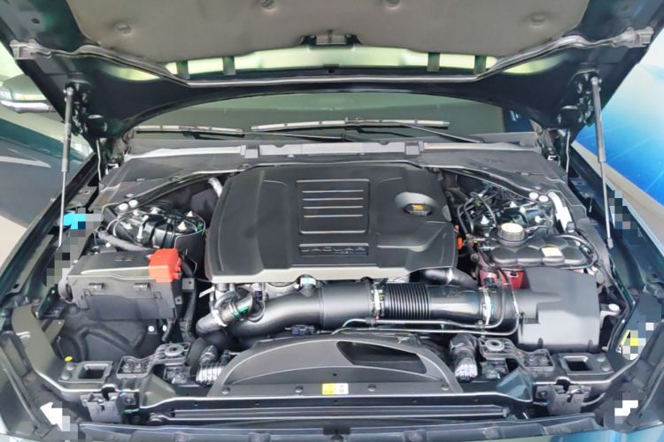Used Jaguar XFL 2025 Model—2.0T P250, Two-Wheel Drive, Premium Luxury Edition Engine Bay