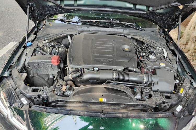 Used Jaguar XFL 2025 Model—2.0T P250, Two-Wheel Drive, Premium Luxury Edition Engine Bay