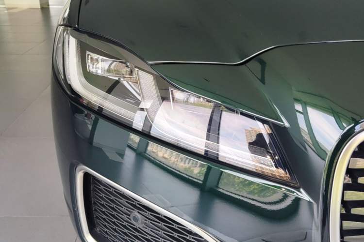 Used Jaguar XFL 2025 Model—2.0T P250, Two-Wheel Drive, Premium Luxury Edition Exterior 3
