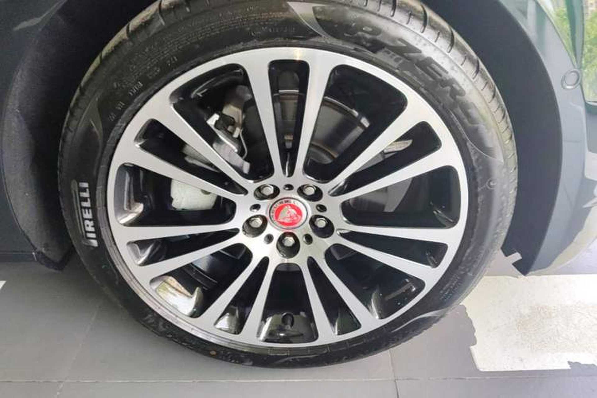 Used Jaguar XFL 2025 Model—2.0T P250, Two-Wheel Drive, Premium Luxury Edition Exterior 4