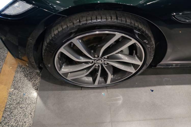 Used Jaguar XFL 2025 Model—2.0T P300, Four-Wheel Drive, 90th Anniversary Collector’s Edition Exterior 7