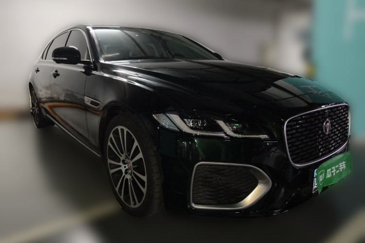 Used Jaguar XFL 2025 Model—2.0T P250, Two-Wheel Drive, Premium Luxury Edition Front Right 45 Deg