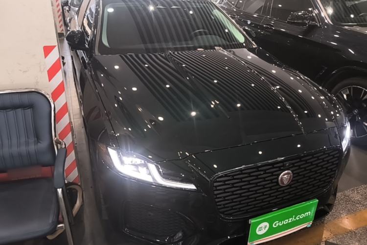 Used Jaguar XFL 2025 Model—2.0T P250, Two-Wheel Drive, Premium Luxury Edition Front Right 45 Deg