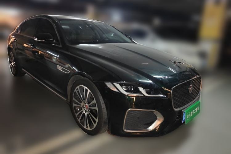 Used Jaguar XFL 2025 Model—2.0T P250, Two-Wheel Drive, Premium Luxury Edition Front Right 45 Deg