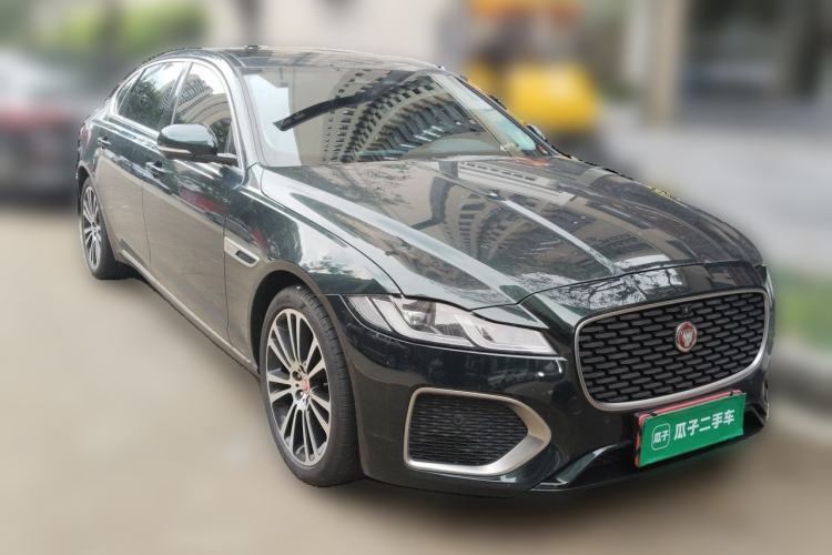 Used Jaguar XFL 2025 Model—2.0T P250, Two-Wheel Drive, Premium Luxury Edition Front Right 45 Deg