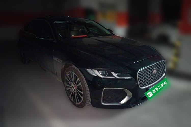 Used Jaguar XFL 2025 Model—2.0T P250, Two-Wheel Drive, Premium Luxury Edition Front Right 45 Deg