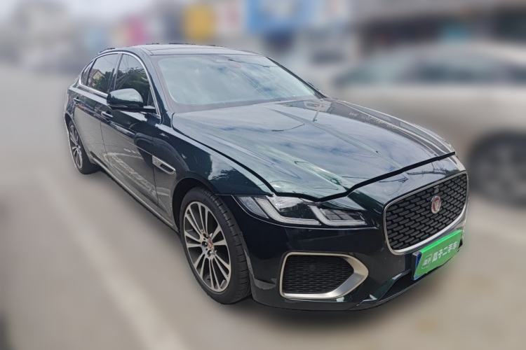 Used Jaguar XFL 2025 Model—2.0T P250, Two-Wheel Drive, Premium Luxury Edition Front Right 45 Deg