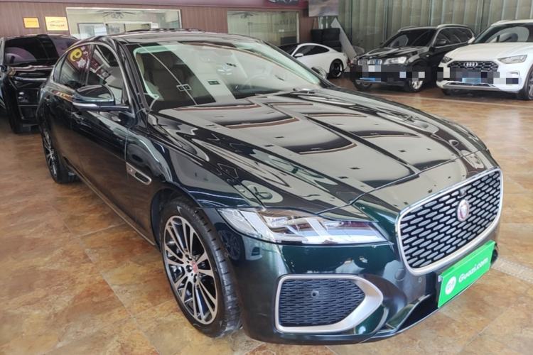 Used Jaguar XFL 2025 Model—2.0T P250, Two-Wheel Drive, Premium Luxury Edition Front Right 45 Deg