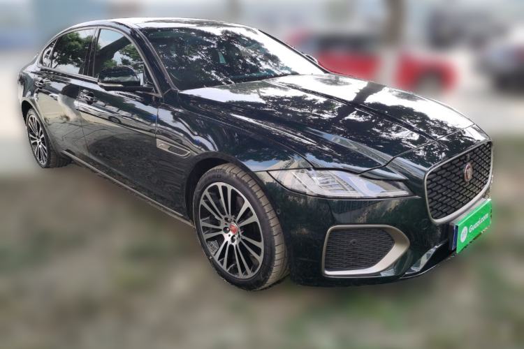 Used Jaguar XFL 2025 Model—2.0T P250, Two-Wheel Drive, Premium Luxury Edition Front Right 45 Deg