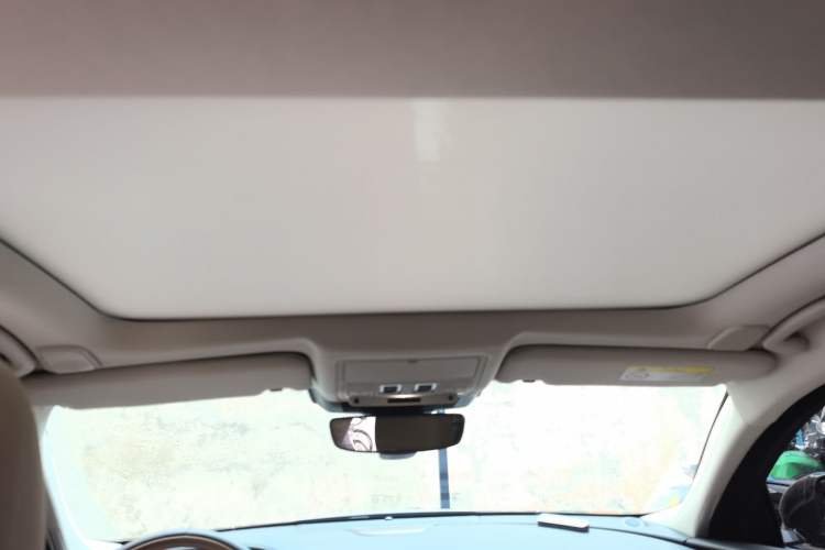 Used Jaguar XFL 2025 Model—2.0T P250, Two-Wheel Drive, Premium Luxury Edition Headliner