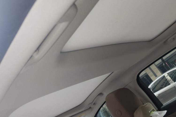 Used Jaguar XFL 2025 Model—2.0T P250, Two-Wheel Drive, Premium Luxury Edition Headliner