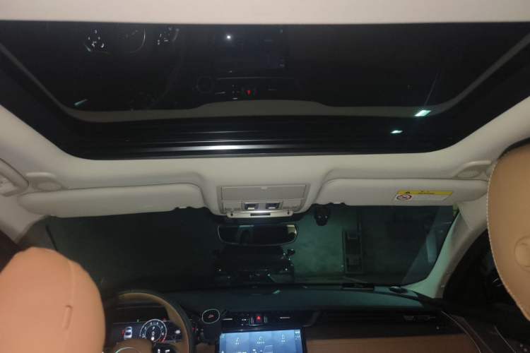 Used Jaguar XFL 2025 Model—2.0T P250, Two-Wheel Drive, Premium Luxury Edition Headliner