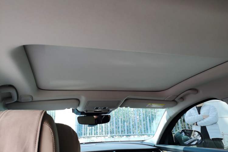 Used Jaguar XFL 2025 Model—2.0T P250, Two-Wheel Drive, Premium Luxury Edition Headliner