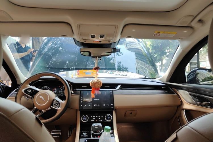 Used Jaguar XFL 2025 Model—2.0T P250, Two-Wheel Drive, Premium Luxury Edition Headliner