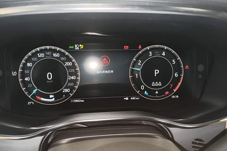 Used Jaguar XFL 2025 Model—2.0T P250, Two-Wheel Drive, Premium Luxury Edition Instrument Cluster