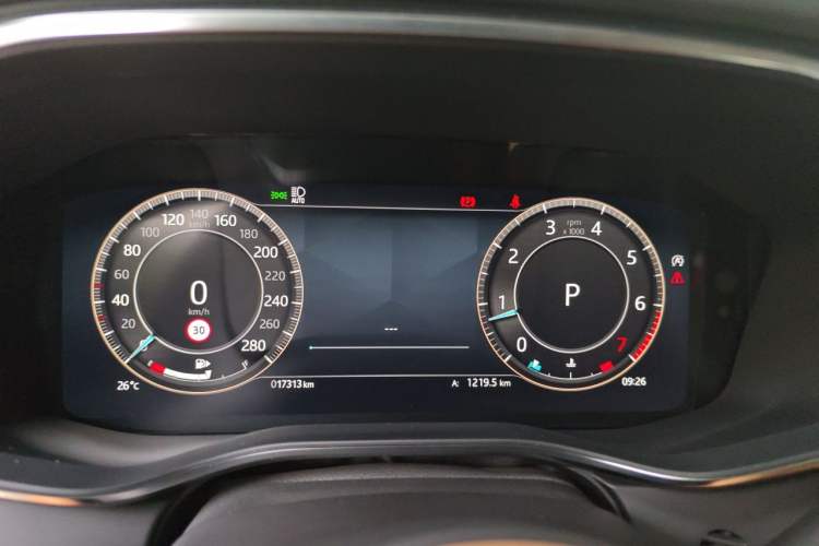 Used Jaguar XFL 2025 Model—2.0T P250, Two-Wheel Drive, Premium Luxury Edition Instrument Cluster