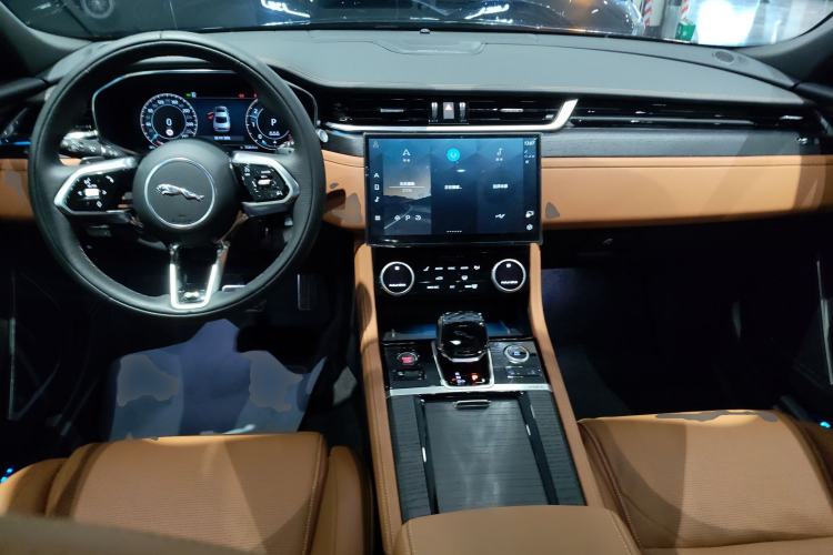 Used Jaguar XFL 2025 Model—2.0T P300, Four-Wheel Drive, 90th Anniversary Collector’s Edition Interior 2