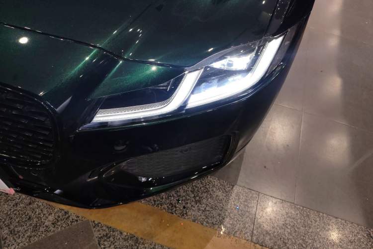 Used Jaguar XFL 2025 Model—2.0T P300, Four-Wheel Drive, 90th Anniversary Collector’s Edition Left Front Headlight