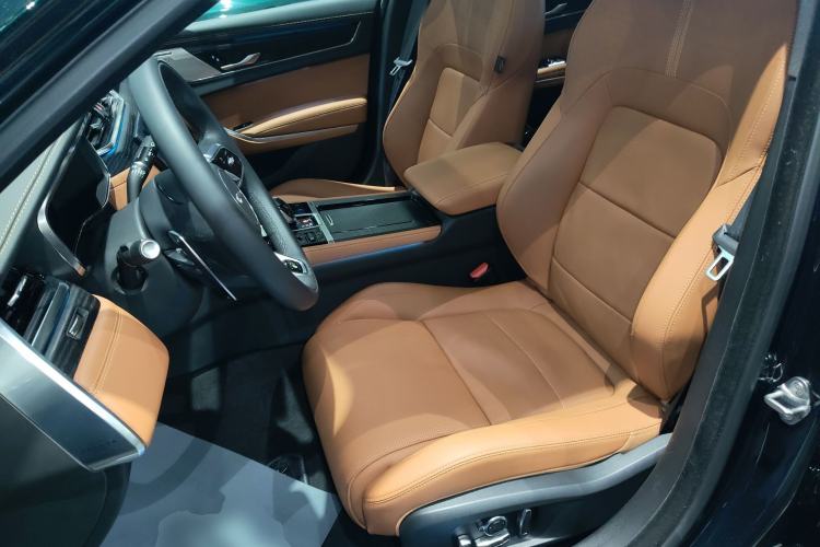 Used Jaguar XFL 2025 Model—2.0T P300, Four-Wheel Drive, 90th Anniversary Collector’s Edition Left Front Seat