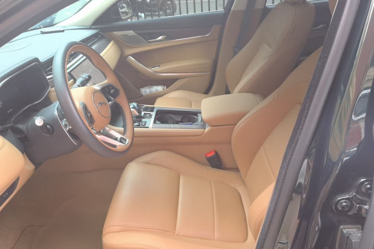 Used Jaguar XFL 2025 Model—2.0T P250, Two-Wheel Drive, Premium Luxury Edition Left Front Seat