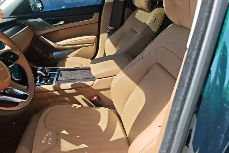 Used Jaguar XFL 2025 Model—2.0T P250, Two-Wheel Drive, Premium Luxury Edition Left Front Seat