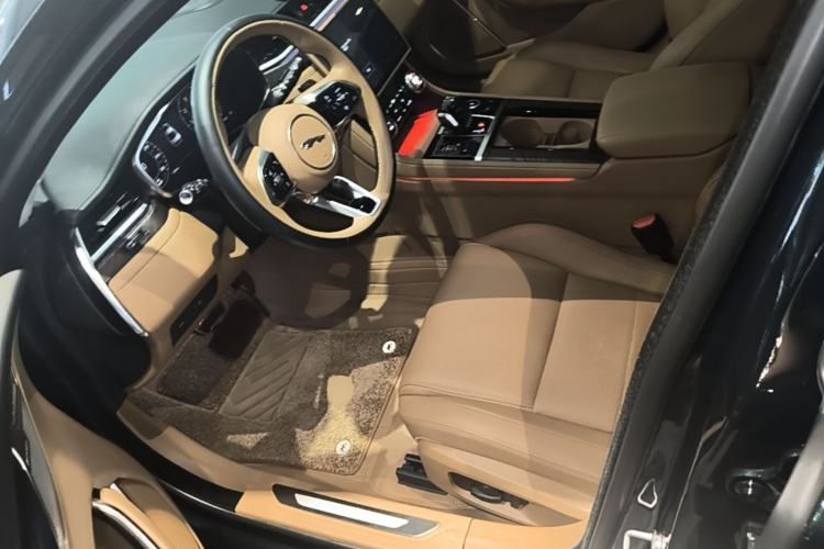 Used Jaguar XFL 2025 Model—2.0T P250, Two-Wheel Drive, Premium Luxury Edition Left Front Seat