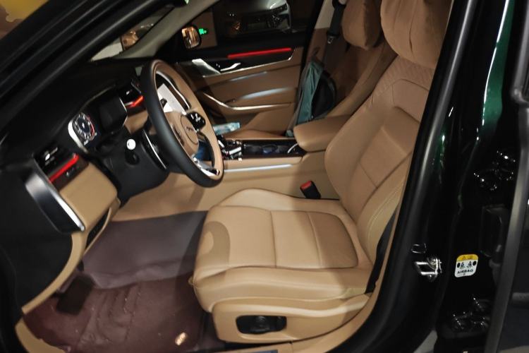 Used Jaguar XFL 2025 Model—2.0T P250, Two-Wheel Drive, Premium Luxury Edition Left Front Seat