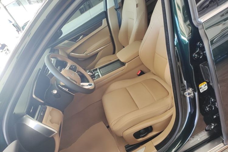 Used Jaguar XFL 2025 Model—2.0T P250, Two-Wheel Drive, Premium Luxury Edition Left Front Seat