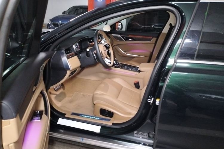 Used Jaguar XFL 2025 Model—2.0T P250, Two-Wheel Drive, Premium Luxury Edition Left Front Seat